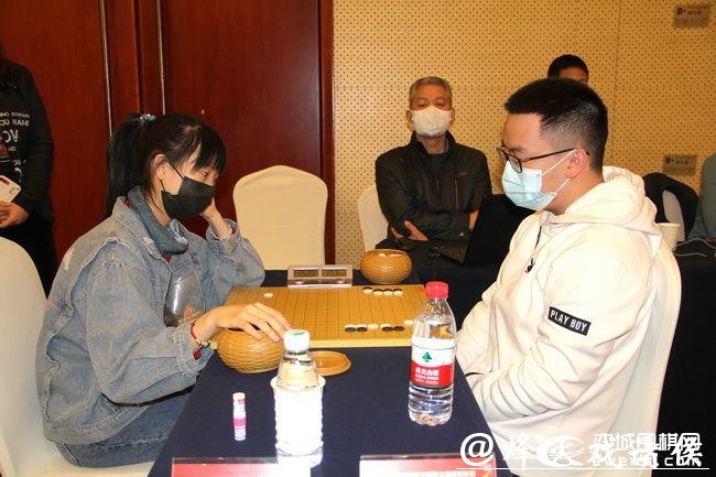 5日倡棋杯预选赛 杨宗煜VS唐嘉雯 陈土力VS吴依铭 5日倡棋杯预选赛 杨宗煜VS唐嘉雯 陈土力VS吴依铭